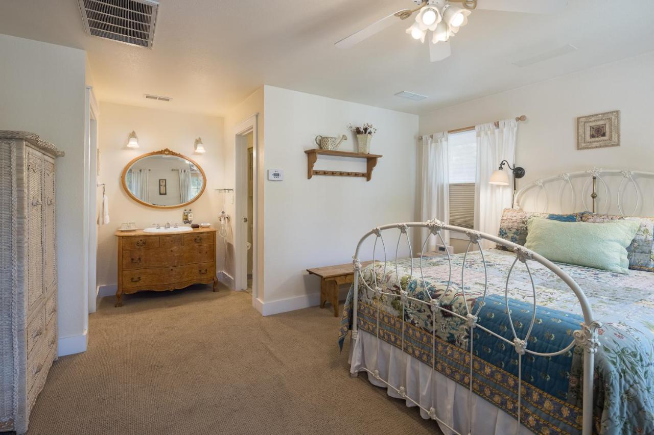 Sunflower Hill Inn Moab Bagian luar foto