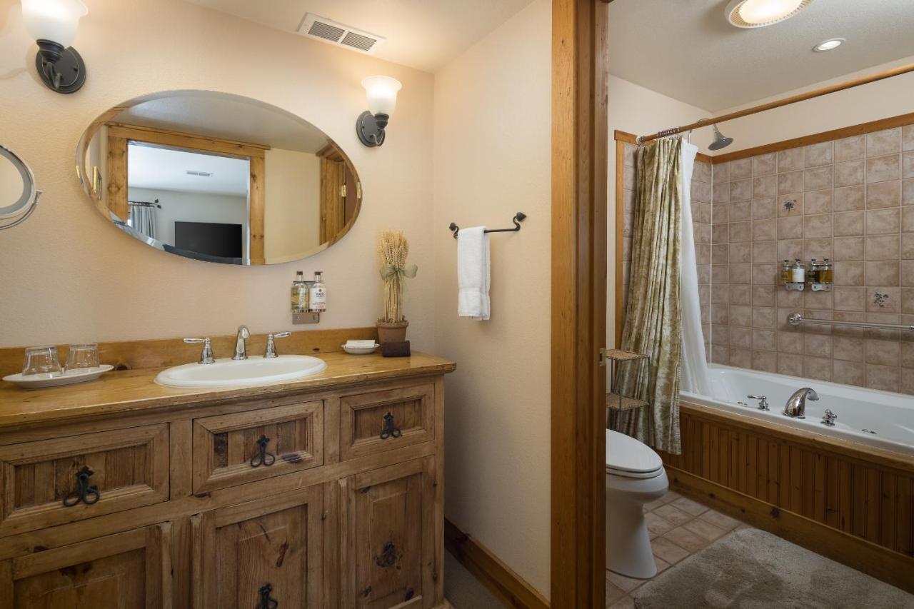 Sunflower Hill Inn Moab Bagian luar foto