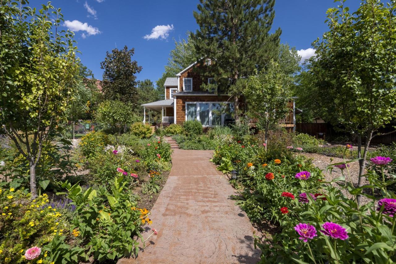 Sunflower Hill Inn Moab Bagian luar foto