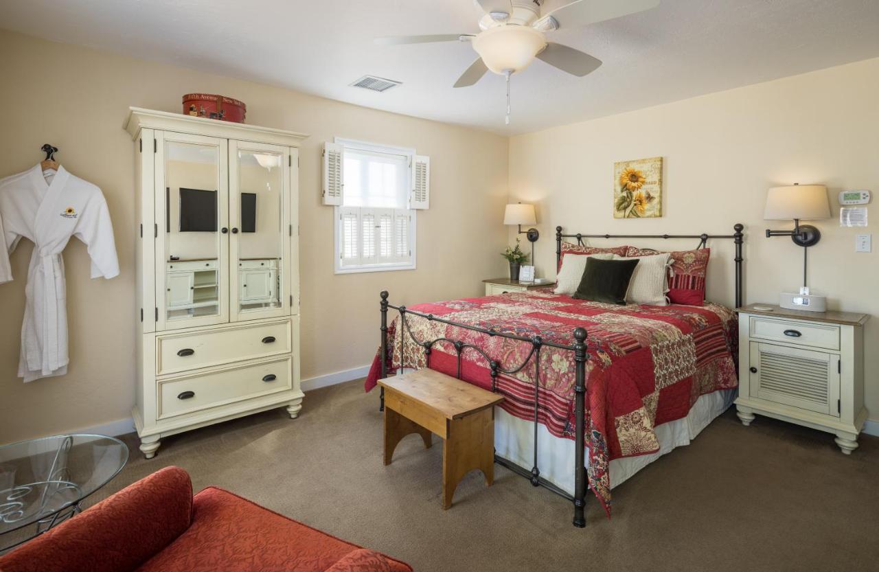 Sunflower Hill Inn Moab Bagian luar foto